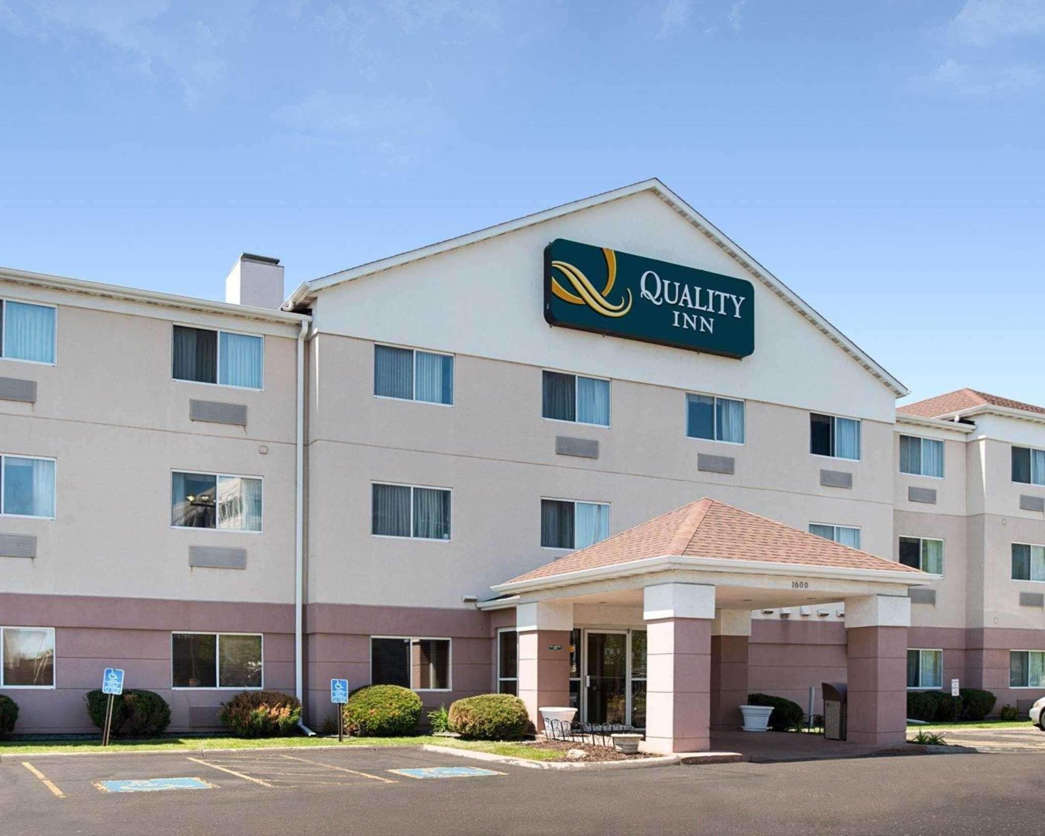 Quality Inn Brooklyn Center Exterior photo