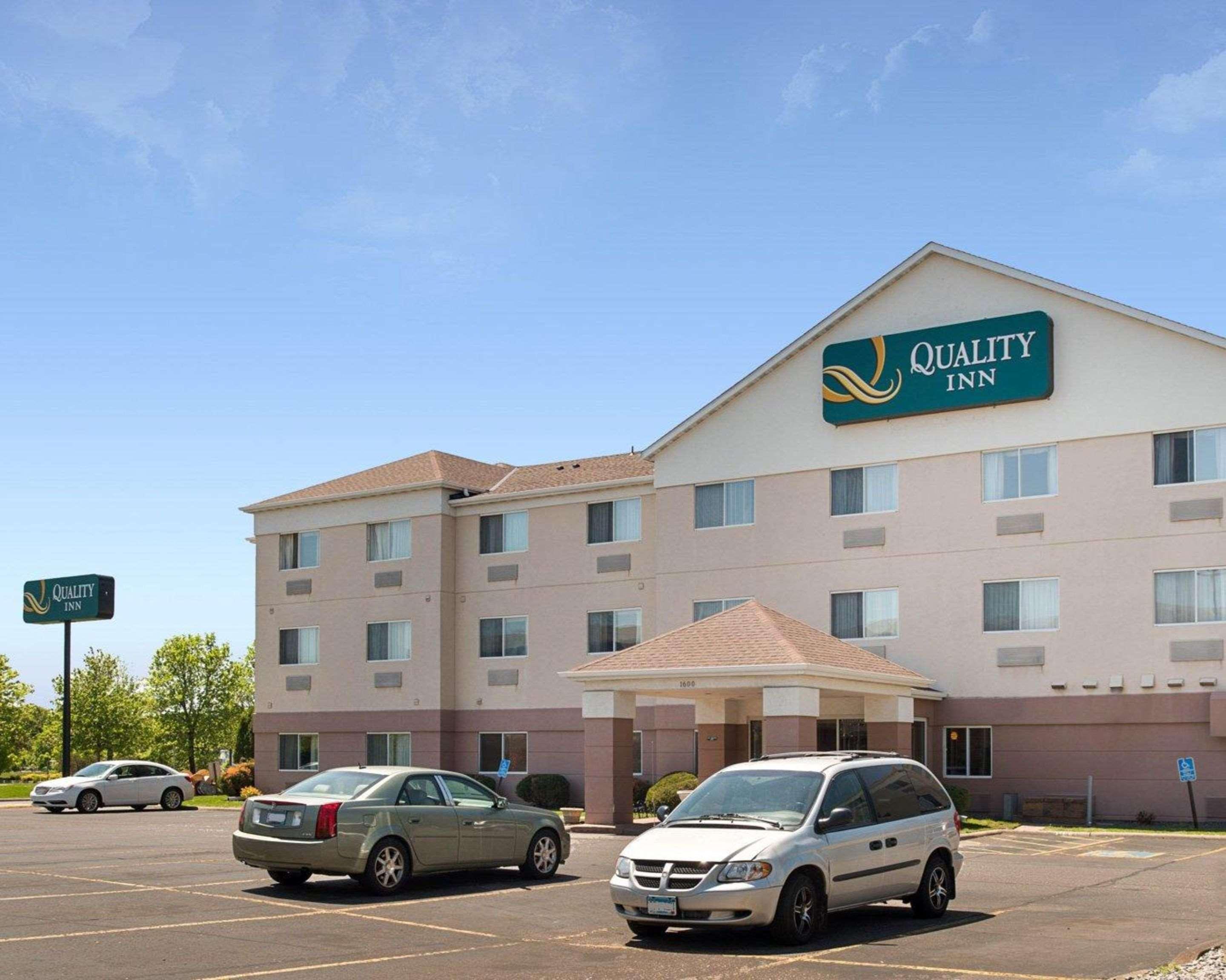 Quality Inn Brooklyn Center Exterior photo